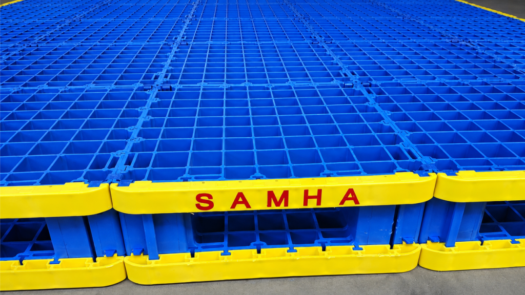 Customizability of modular plastic pallets
