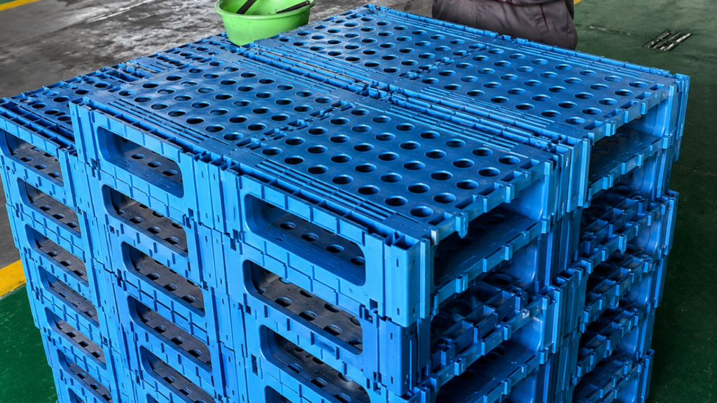 Worker replaces module to modular pallet