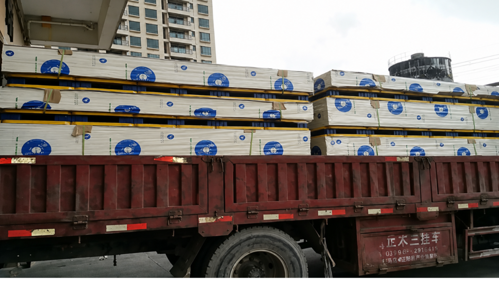 three-high stacking modular plastic pallets